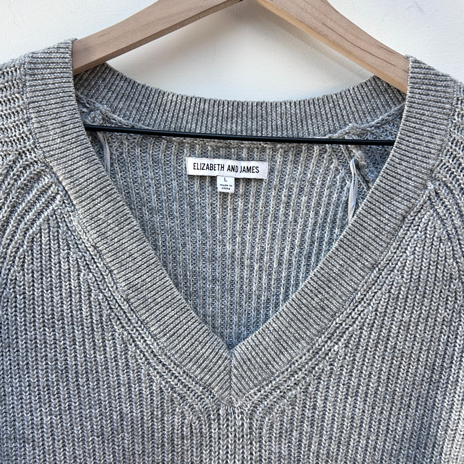 Elizabeth And James Gray Ribbed V Neck Sweater Women's Large Minimalist Knit Top — image 4 of 7
